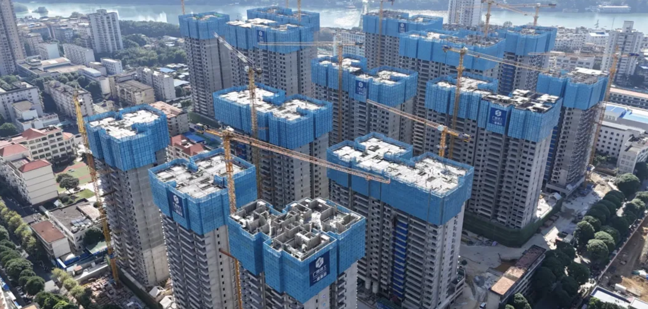 龙8大基建高质量建成一批重大城市更新项目，全力参与新一轮城中村改造工作
